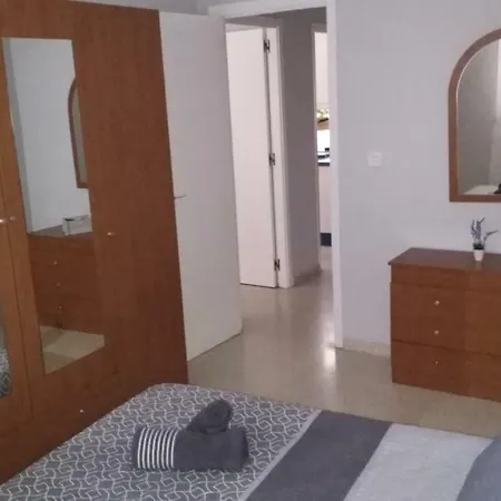 Regina Apartment *